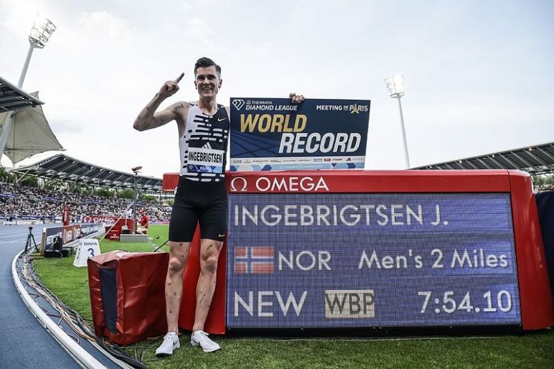 Jakob Ingebrigtsen runs stunning 754.10 to break 2mile world record